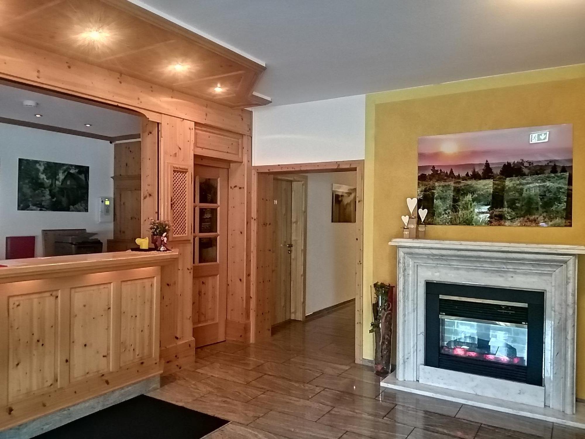 Hotel Am Kurpark Тодтмос Экстерьер фото